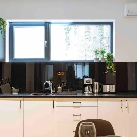 Apartment Bright 3Br Flat-Top Location-Green View Balcony
