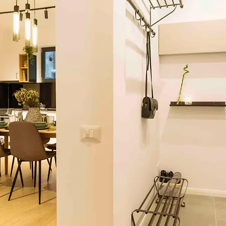 Bright 3Br Flat-Top Location-Green View Balcony Apartment